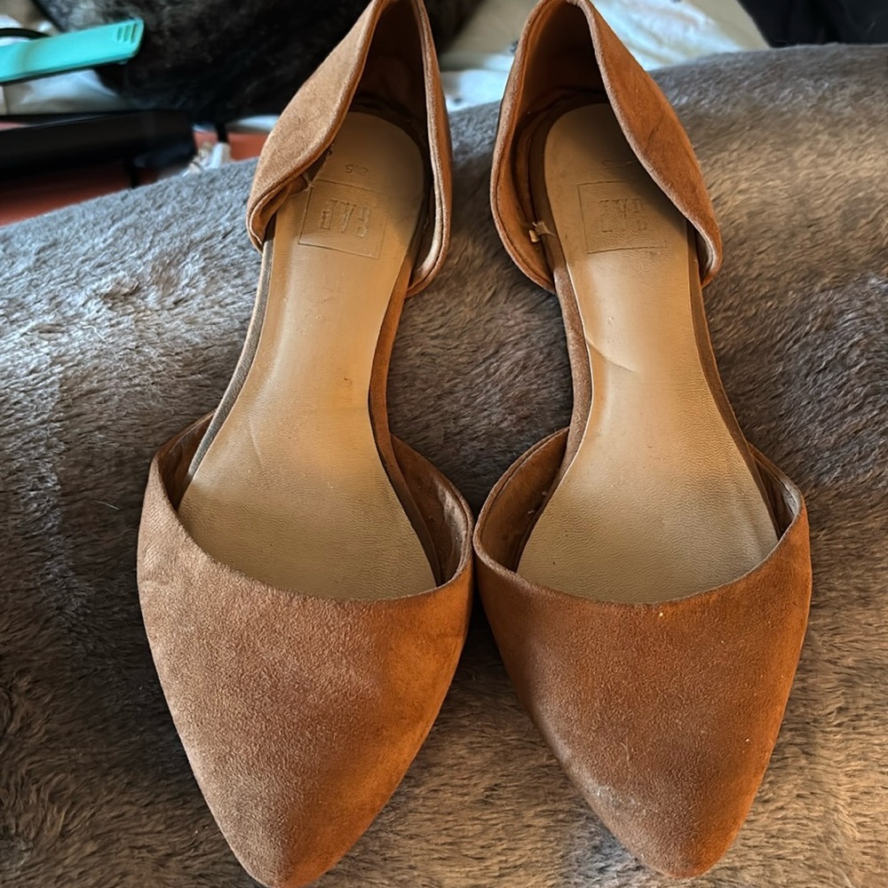 gap camel flats! 2/22$!